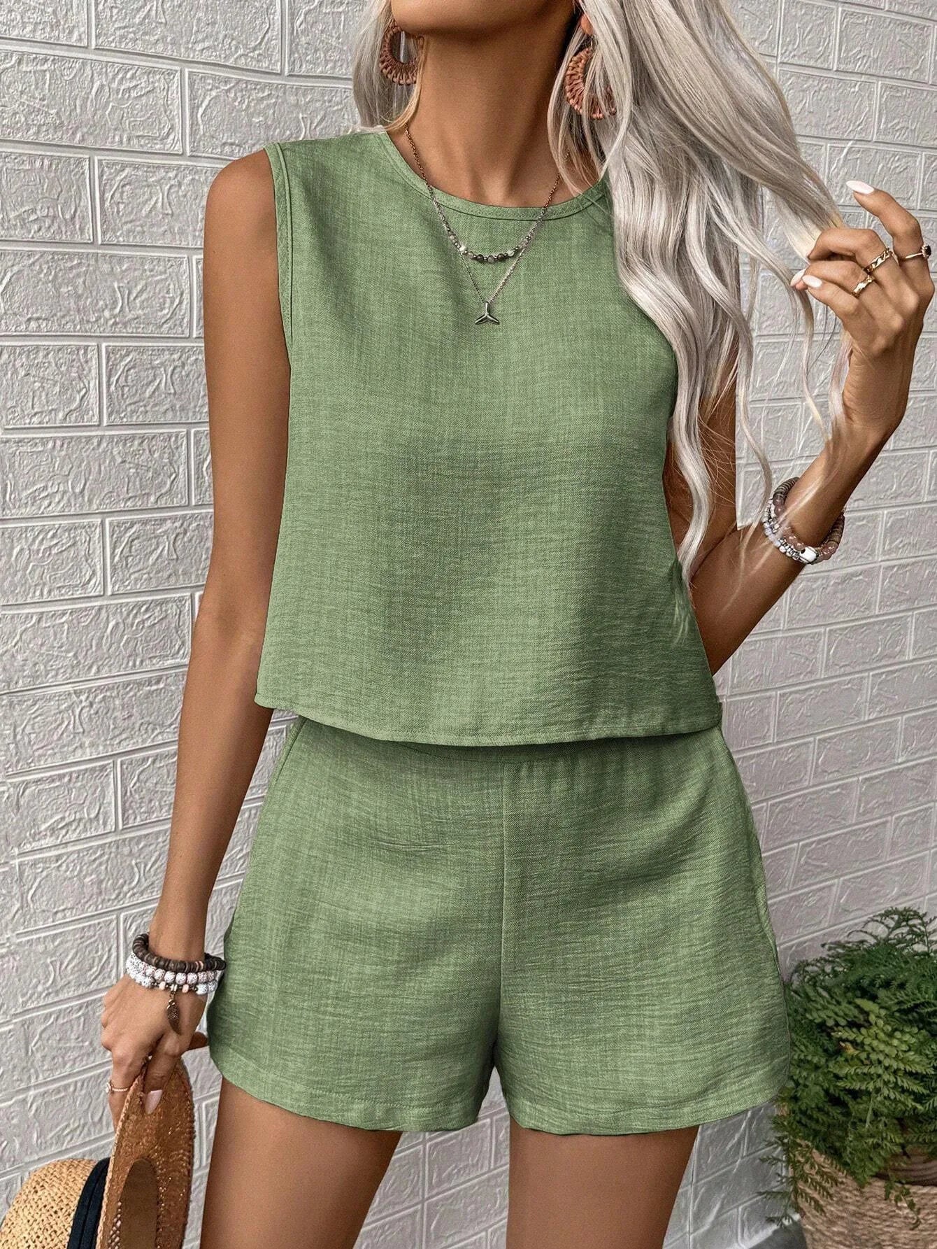 2025 Women's Solid Color Simple Fashion Casual Sleeveless Top and Shorts Set